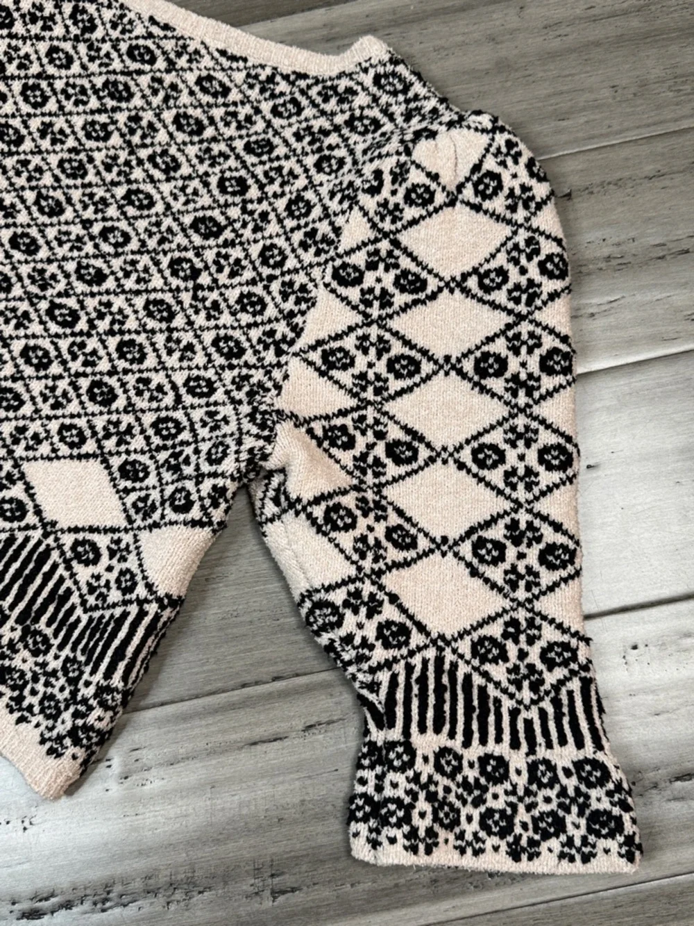 FREE PEOPLE GEO FLORAL KNIT CARDIGAN BLACK CREAM CROPPED BOHO **NWT** - Picture 10 of 15